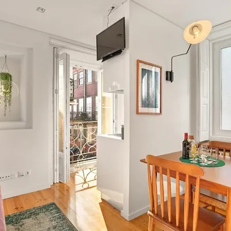 Host Wise - Lovely Shinny Flats With Balcony - Clerigos