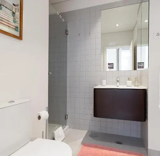 Host Wise - Lovely Shinny Flats With Balcony - Clerigos Appartement Oporto