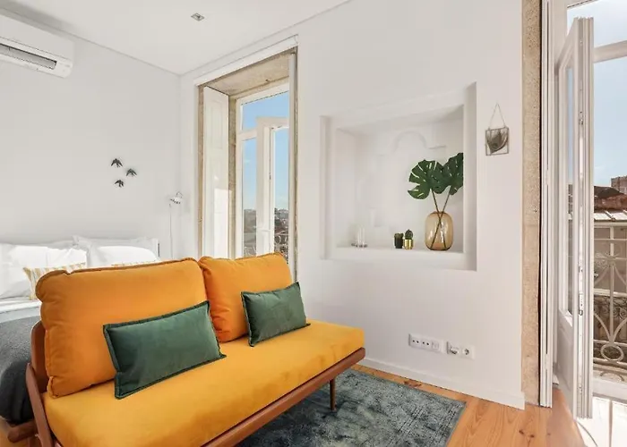 Host Wise - Lovely Shinny Flats With Balcony - Clerigos Oporto