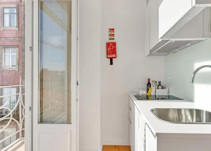 Host Wise - Lovely Shinny Flats With Balcony - Clerigos Appartement Oporto