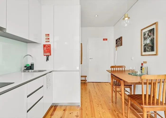 Appartement Host Wise - Lovely Shinny Flats With Balcony - Clerigos Oporto