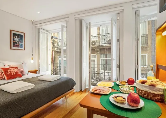 Host Wise - Lovely Shinny Flats With Balcony - Clerigos * Oporto