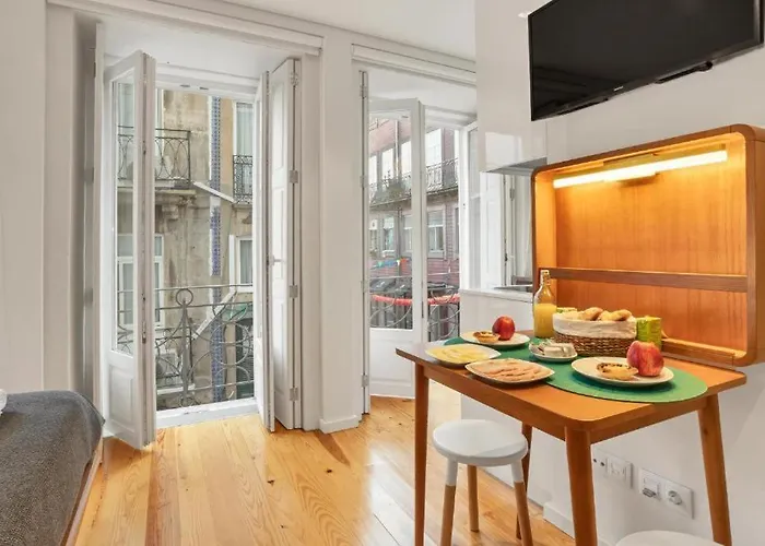 Host Wise - Lovely Shinny Flats With Balcony - Clerigos Oporto