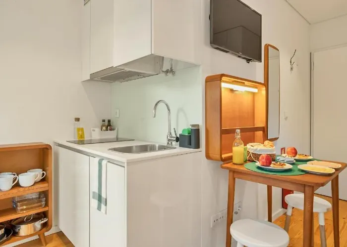 Host Wise - Lovely Shinny Flats With Balcony - Clerigos Apartamento