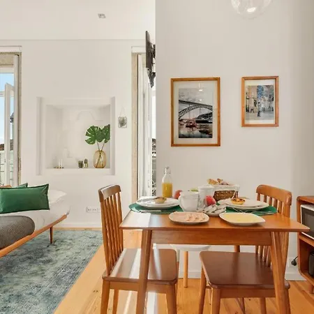 Host Wise - Lovely Shinny Flats With Balcony - Clerigos Apartmán *