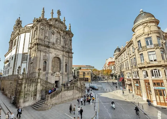 Host Wise - Lovely Shinny Flats With Balcony - Clerigos * Porto