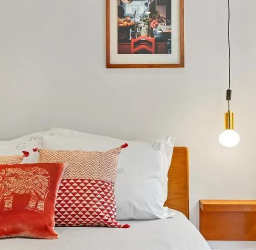 Host Wise - Lovely Shinny Flats With Balcony - Clerigos Apartman *