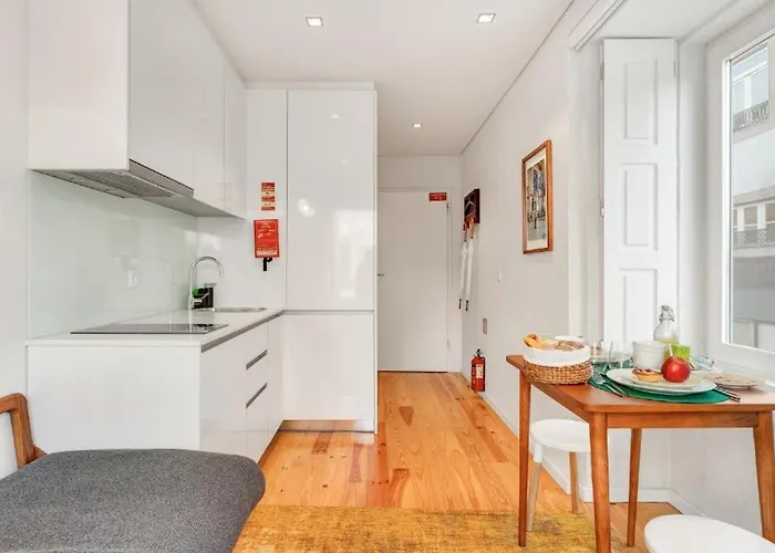 Host Wise - Lovely Shinny Flats With Balcony - Clerigos