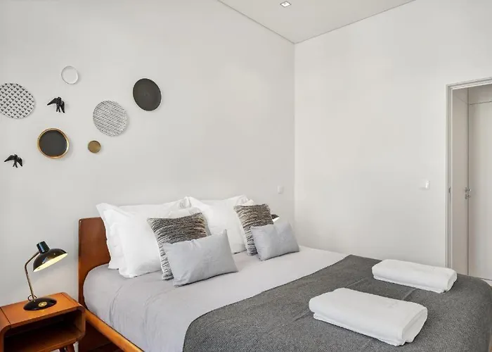 Host Wise - Lovely Shinny Flats With Balcony - Clerigos *