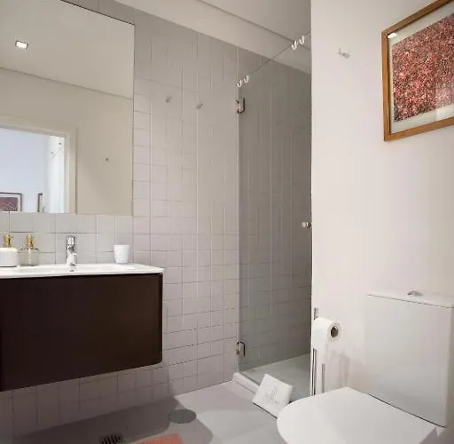 Host Wise - Lovely Shinny Flats With Balcony - Clerigos * Porto