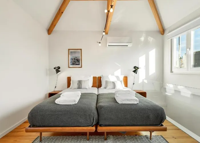 Host Wise - Lovely Shinny Flats With Balcony - Clerigos *