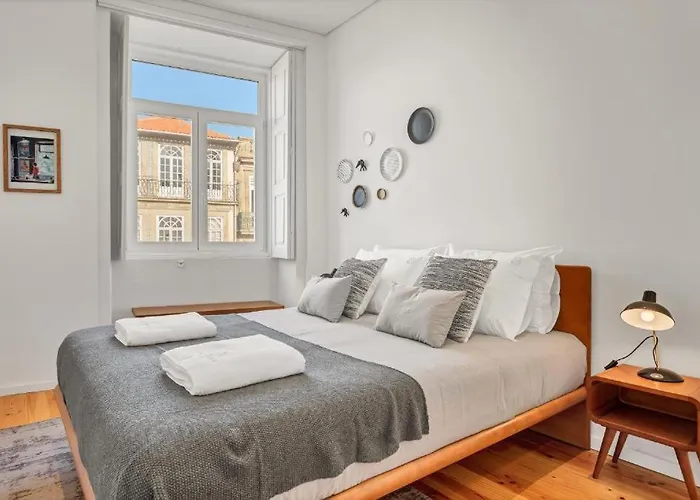 Host Wise - Lovely Shinny Flats With Balcony - Clerigos Apartman Porto