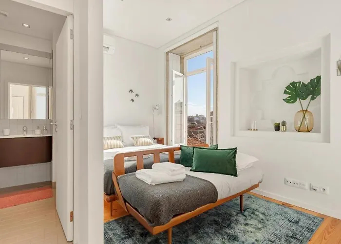 Host Wise - Lovely Shinny Flats With Balcony - Clerigos * Porto