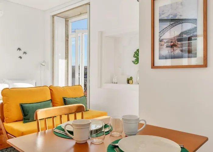 Apartman Host Wise - Lovely Shinny Flats With Balcony - Clerigos