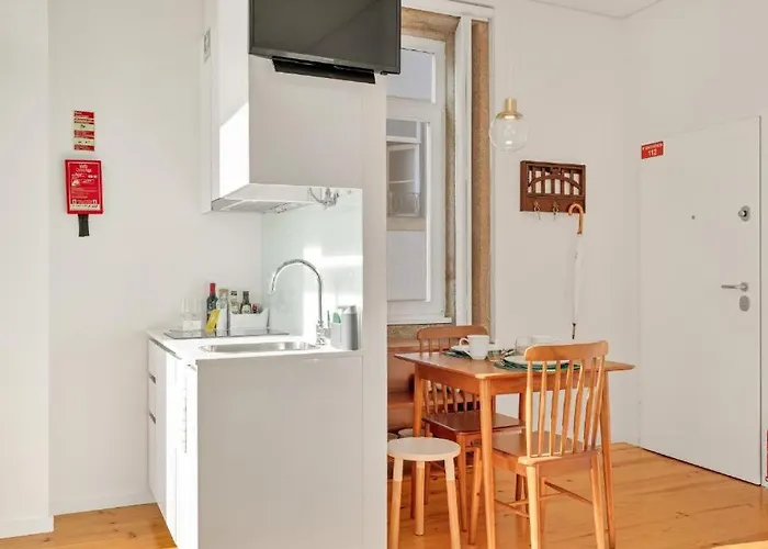 Host Wise - Lovely Shinny Flats With Balcony - Clerigos * Porto