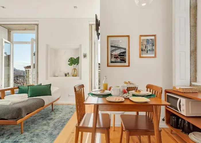 Host Wise - Lovely Shinny Flats With Balcony - Clerigos Apartman *