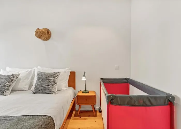 Host Wise - Lovely Shinny Flats With Balcony - Clerigos Apartman Porto
