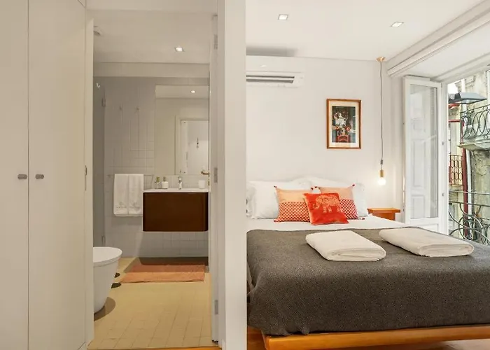 Host Wise - Lovely Shinny Flats With Balcony - Clerigos * Porto