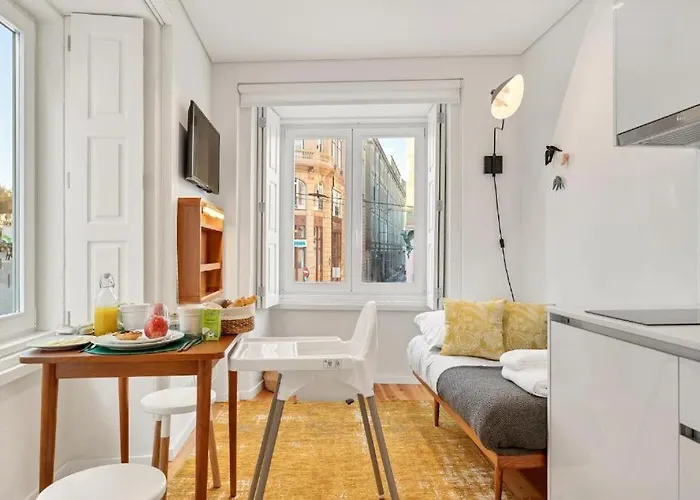 Host Wise - Lovely Shinny Flats With Balcony - Clerigos Oporto