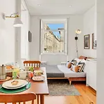 Host Wise - Lovely Shinny Flats With Balcony - Clerigos Apartament *
