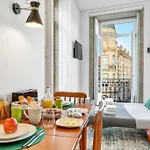 Host Wise - Lovely Shinny Flats With Balcony - Clerigos Porto