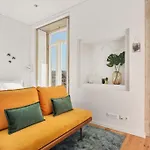 Host Wise - Lovely Shinny Flats With Balcony - Clerigos Porto