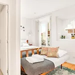 Host Wise - Lovely Shinny Flats With Balcony - Clerigos Apartament