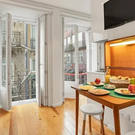 Host Wise - Lovely Shinny Flats With Balcony - Clerigos Порту