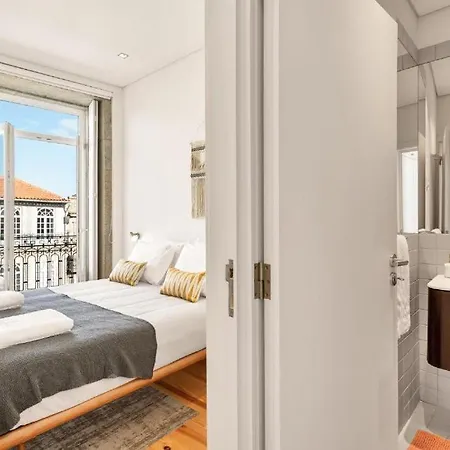 Апартаменты Host Wise - Lovely Shinny Flats With Balcony - Clerigos Порту