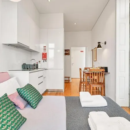 Host Wise - Lovely Shinny Flats With Balcony - Clerigos Порту