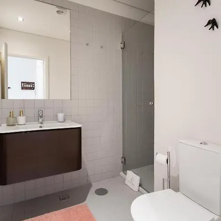 Host Wise - Lovely Shinny Flats With Balcony - Clerigos * Порту