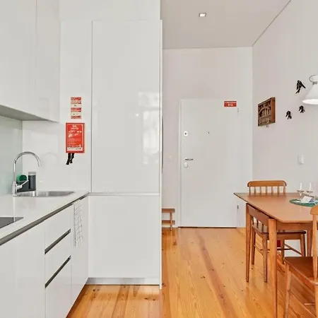 Host Wise - Lovely Shinny Flats With Balcony - Clerigos Апартаменты Порту