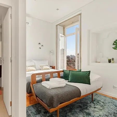 Host Wise - Lovely Shinny Flats With Balcony - Clerigos * Porto