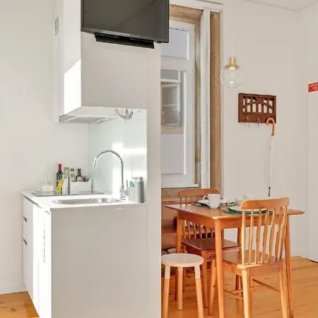 Host Wise - Lovely Shinny Flats With Balcony - Clerigos * Porto
