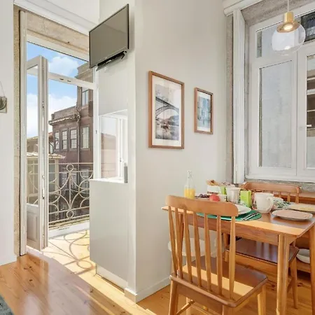Host Wise - Lovely Shinny Flats With Balcony - Clerigos Апартаменты Порту