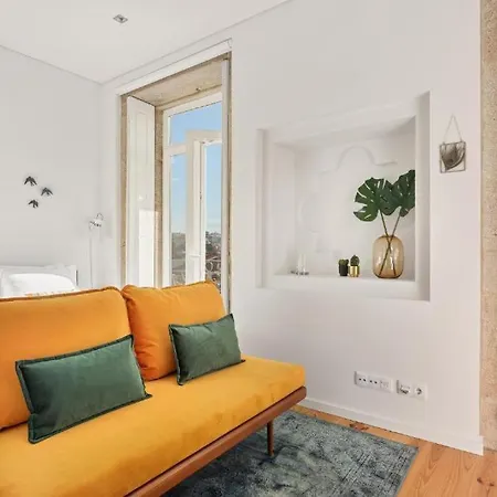Host Wise - Lovely Shinny Flats With Balcony - Clerigos Порту