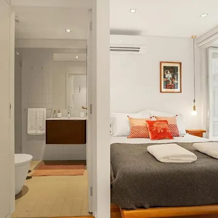 Host Wise - Lovely Shinny Flats With Balcony - Clerigos * Порту