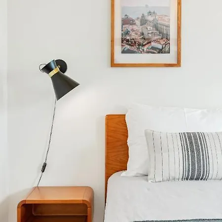 Host Wise - Lovely Shinny Flats With Balcony - Clerigos Апартаменты Порту
