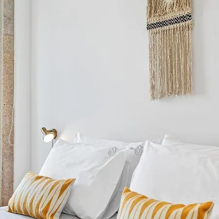 Апартаменты Host Wise - Lovely Shinny Flats With Balcony - Clerigos Порту