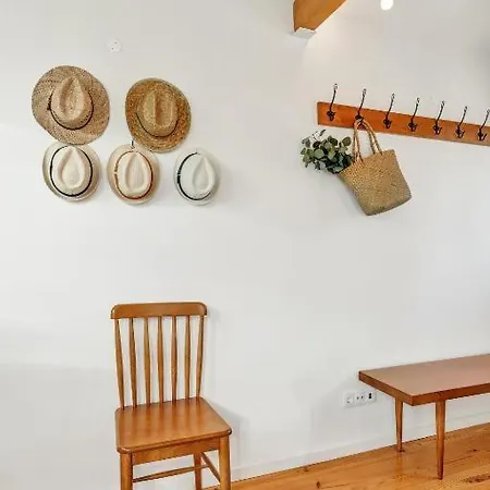 Апартаменты Host Wise - Lovely Shinny Flats With Balcony - Clerigos Порту