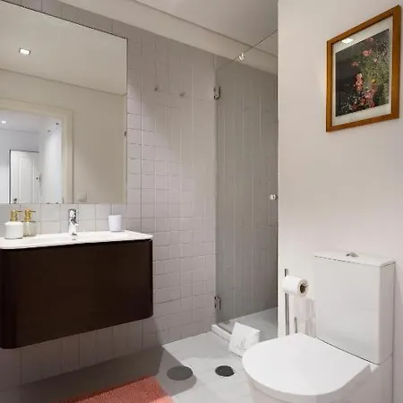 Host Wise - Lovely Shinny Flats With Balcony - Clerigos Apartment