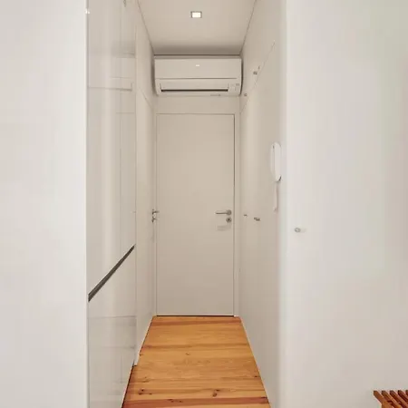 Host Wise - Lovely Shinny Flats With Balcony - Clerigos Порту
