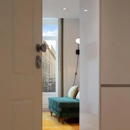 Host Wise - Lovely Shinny Flats With Balcony - Clerigos * Порту