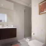 Host Wise - Lovely Shinny Flats With Balcony - Clerigos * Porto