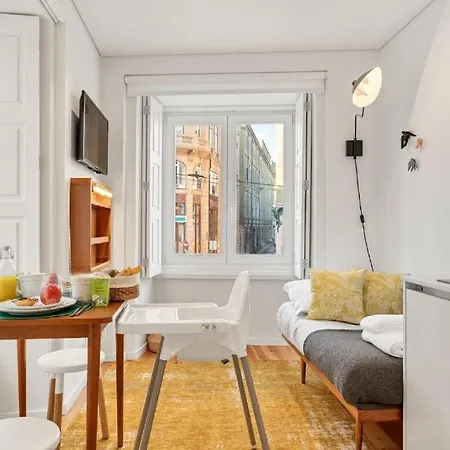 Host Wise - Lovely Shinny Flats With Balcony - Clerigos Oporto